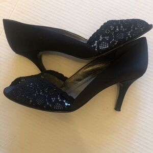 Stuart Weitzman Satin and Lace Peek Toe Pump Size 8 Black 3 1/4 Inch Heel GUC